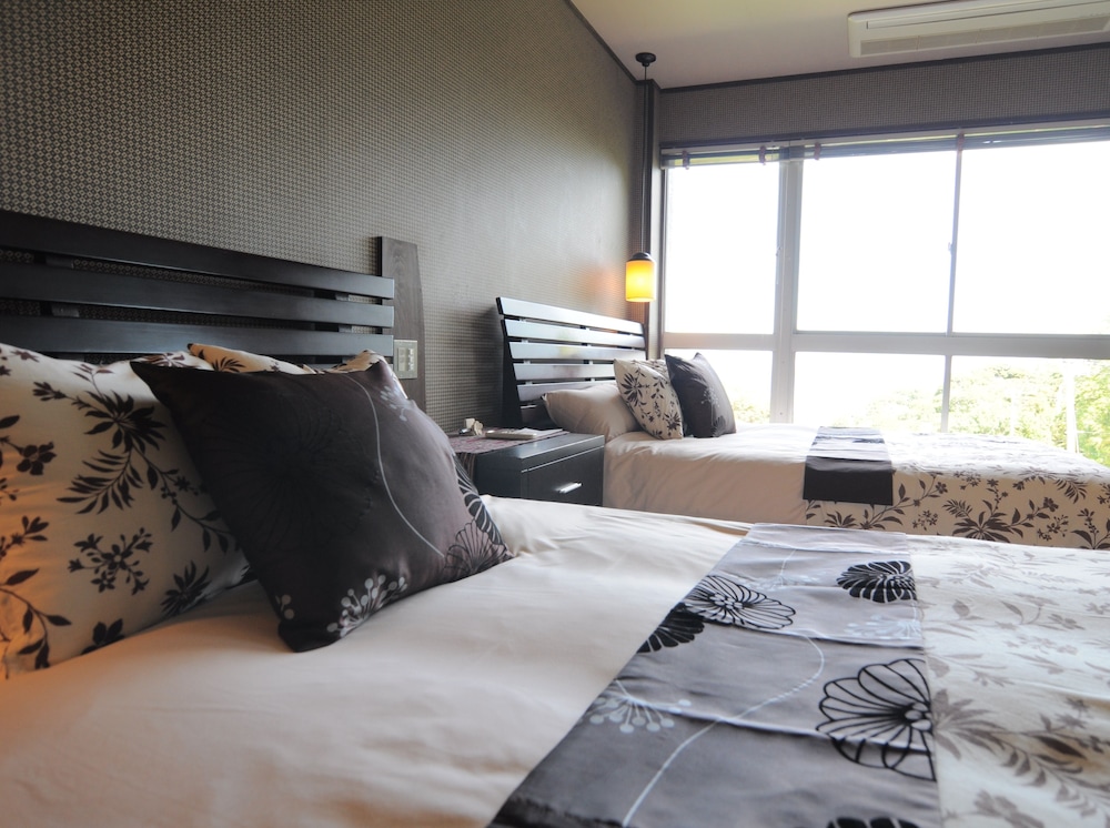 Triple Room With Extra Japanese Futon photo 2