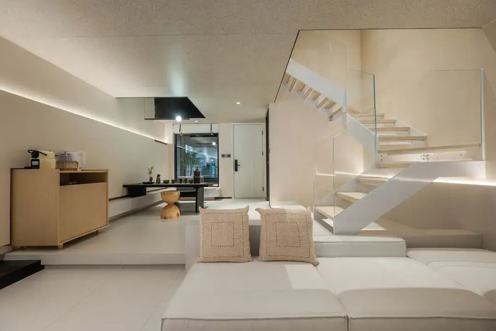 Standard Studio Suite, Courtyard View photo 3