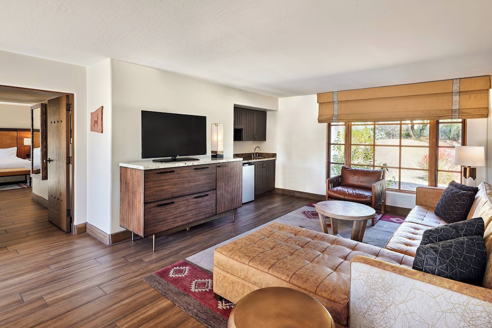 Suite, 1 Bedroom - Photo 3