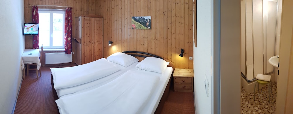 Economy Double Room photo 1