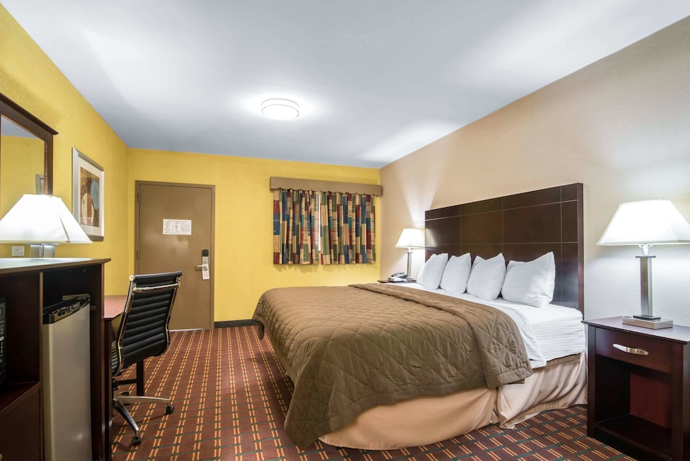 Standard Room, 1 King Bed, Non Smoking
