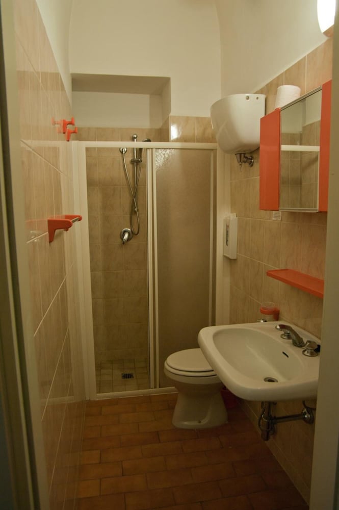 Double Room - Photo 10