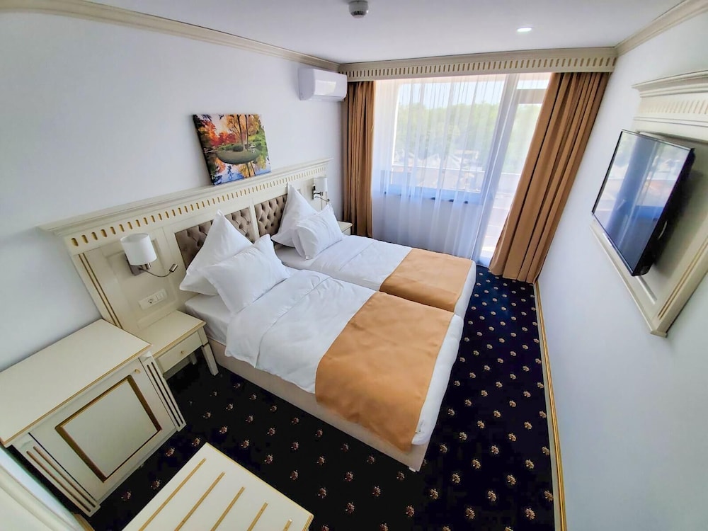 Double Room - Photo 3
