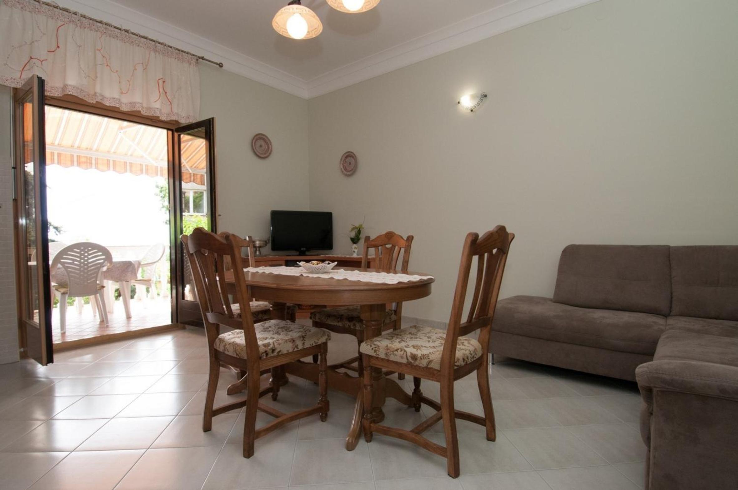 One-Bedroom Apartment with Balcony photo 2