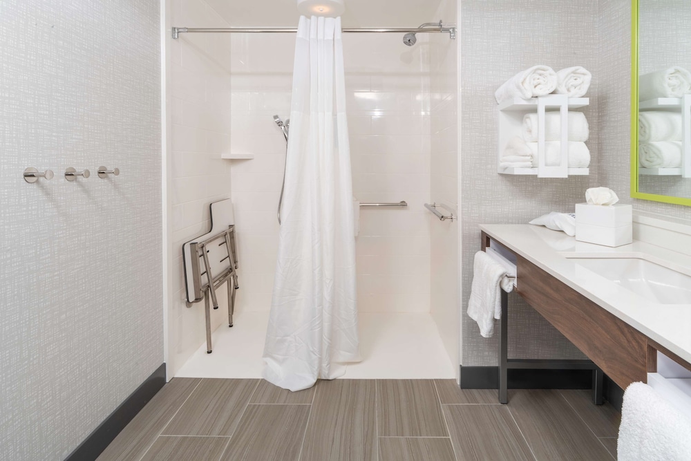 Suite, 1 King Bed, Accessible, Non Smoking (Mobility & Hearing, Roll-in Shower) - Photo 7