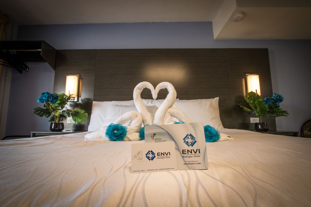 Honeymoon Room, 1 King Bed, Smoking, Jetted Tub photo 1