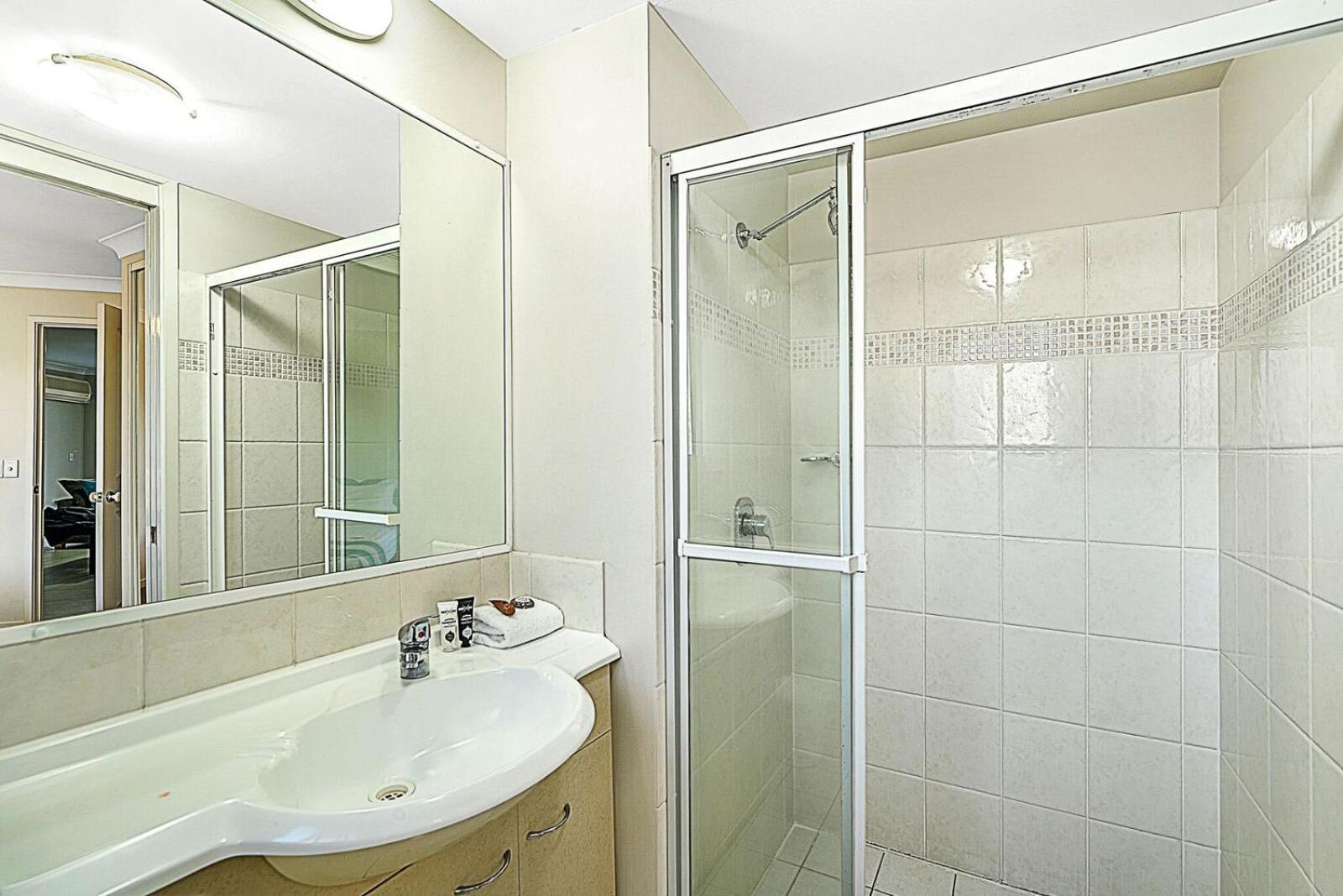Apartment - Ground Floor - Photo 2