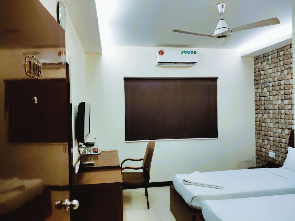 Deluxe Room - Photo 3