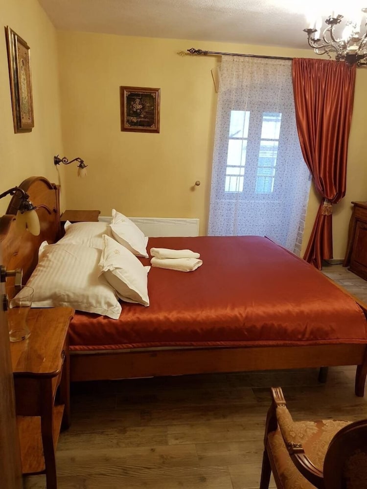 Double Room - Photo 6