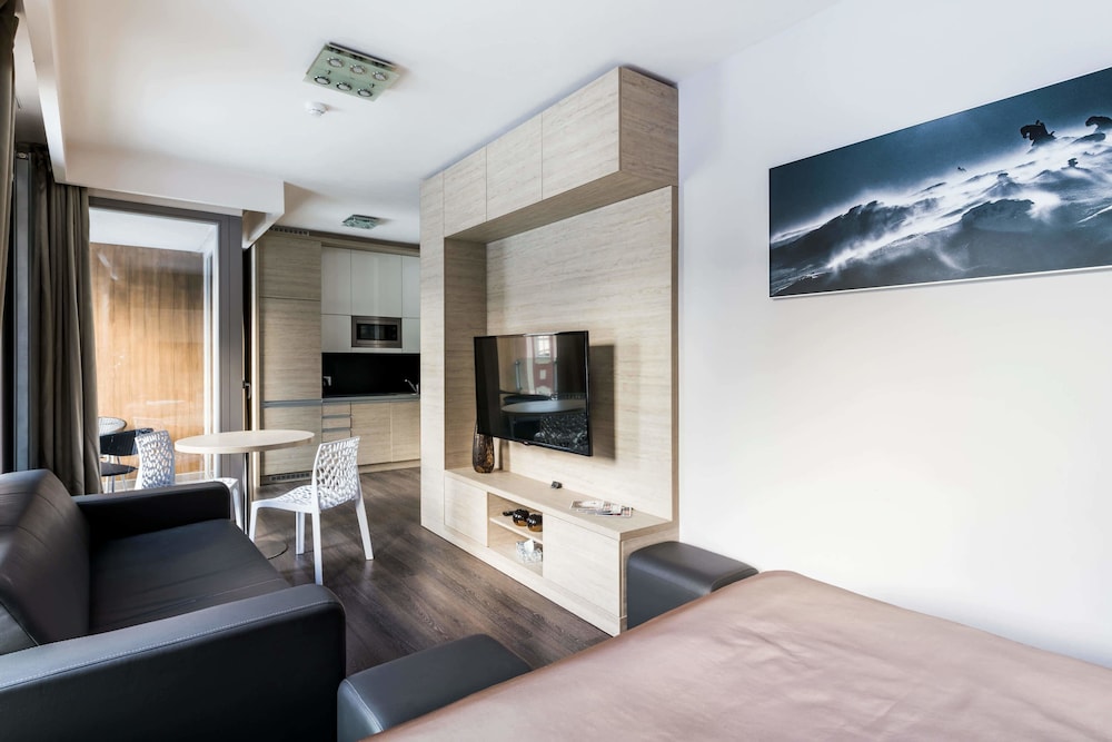 Deluxe Studio Suite