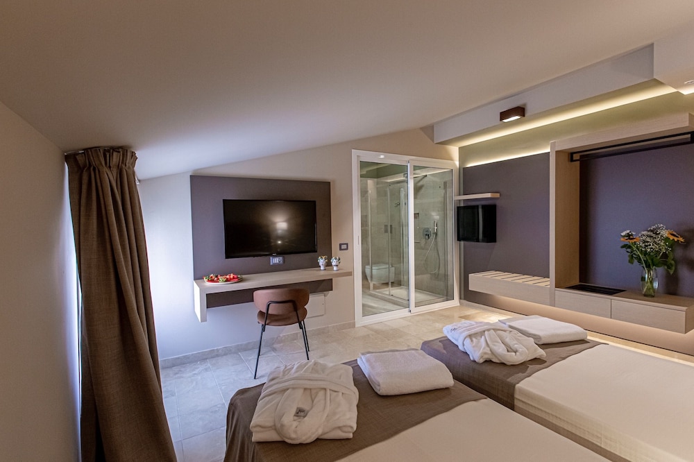 Classic Double or Twin Room - Photo 1