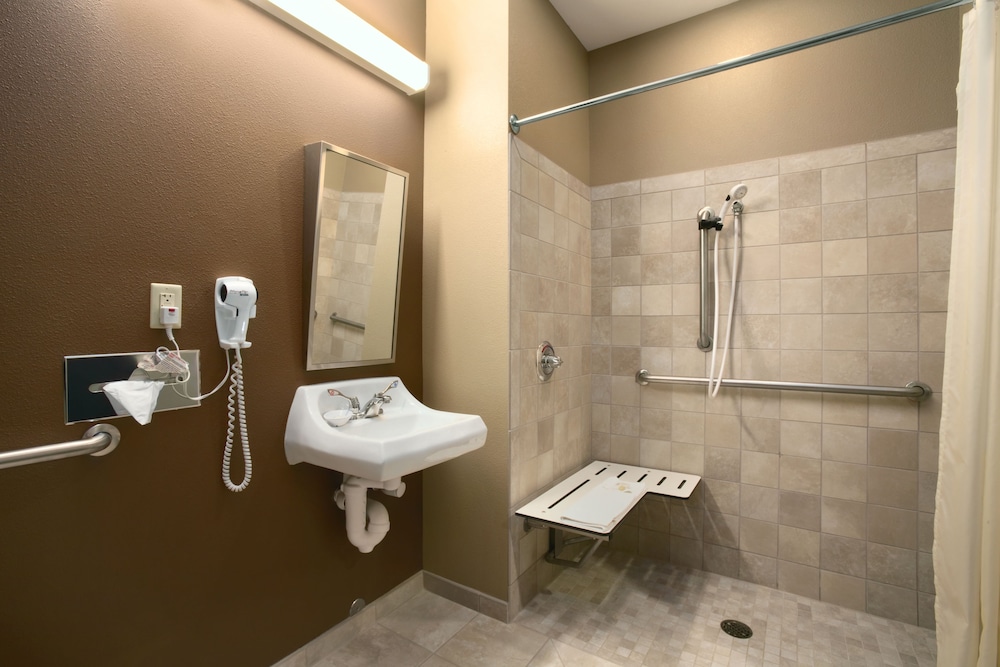 Suite, 1 Queen Bed, Accessible, Non Smoking - Photo 2