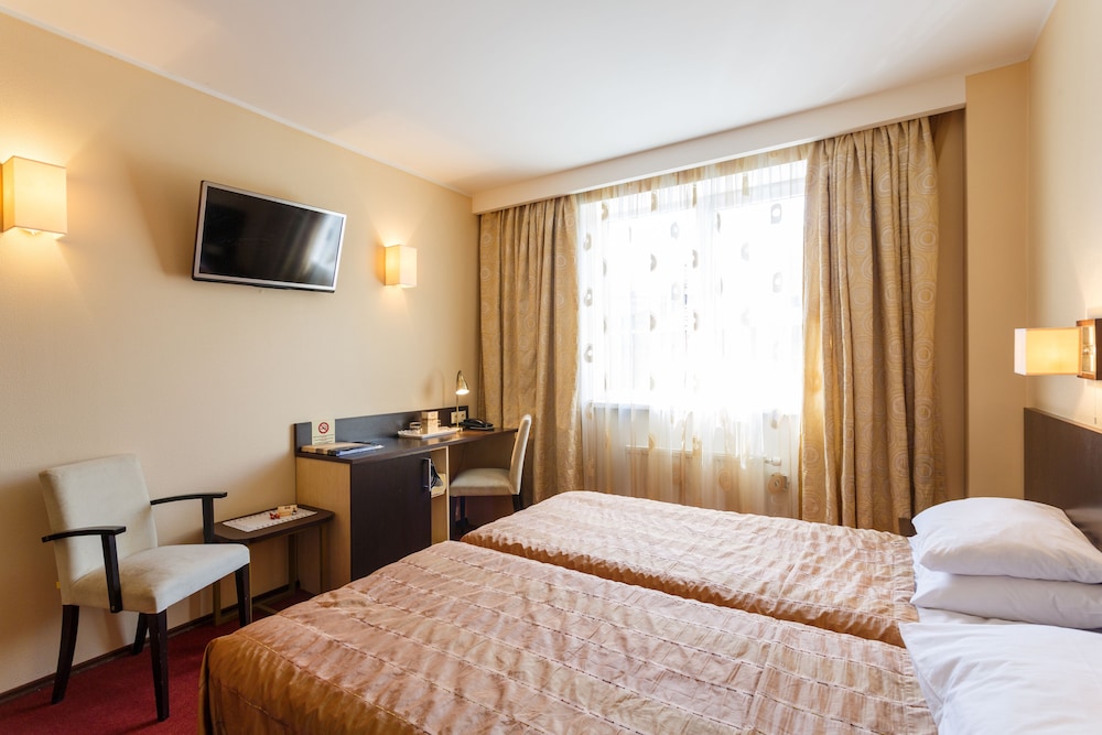Standard Double or Twin Room - Photo 2