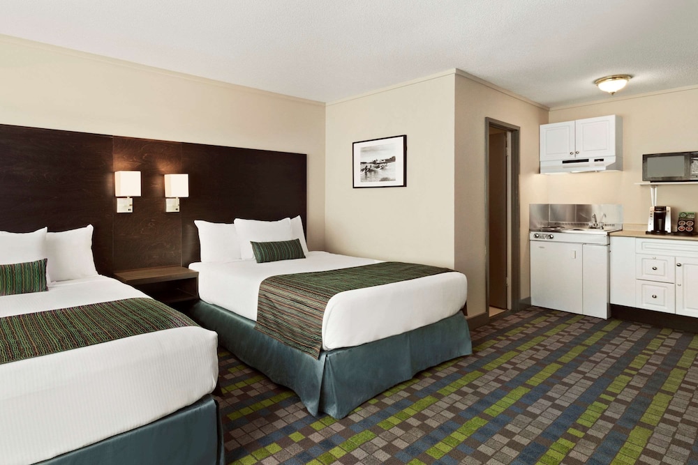 Room, 2 Queen Beds, Non Smoking (Large Efficiency) - Photo 2