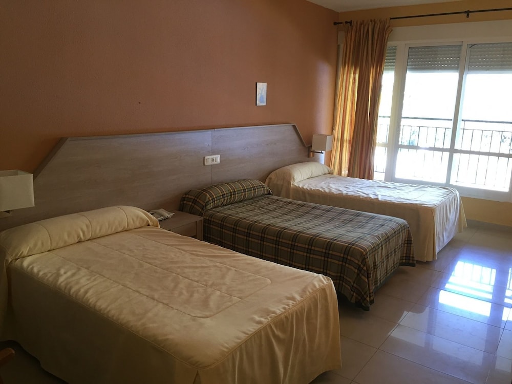Triple Room - Photo 5