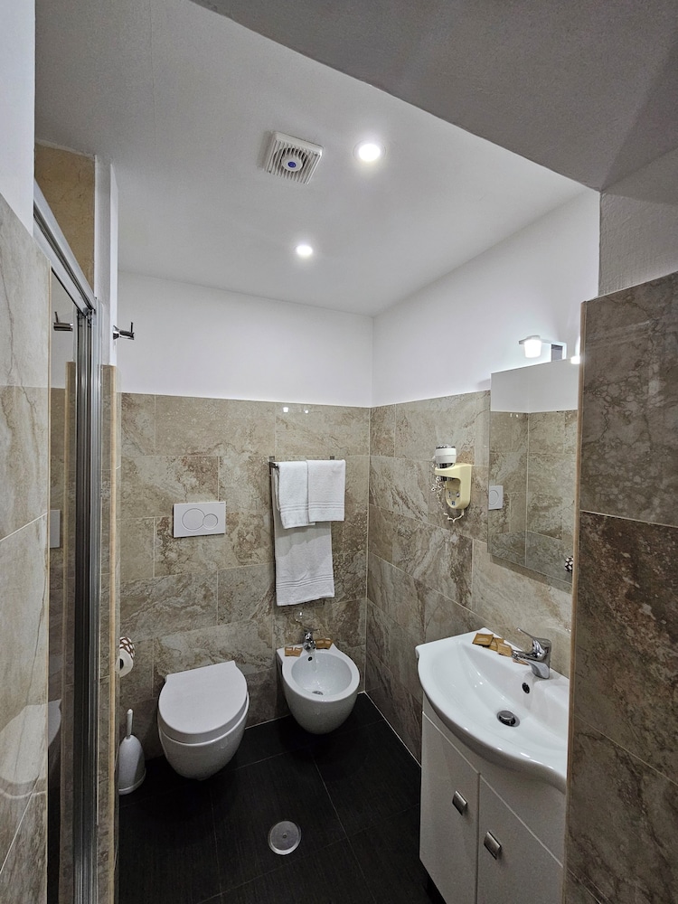 Deluxe Quadruple Room photo 3
