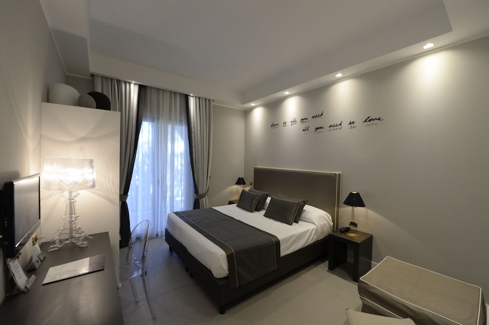 Elegance Double Room photo 2