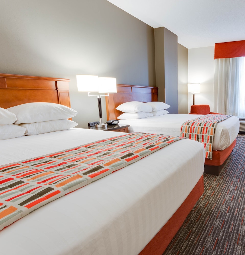 Suite, 2 Queen Beds, Refrigerator & Microwave (2 Rooms, Sofabed) - Photo 2