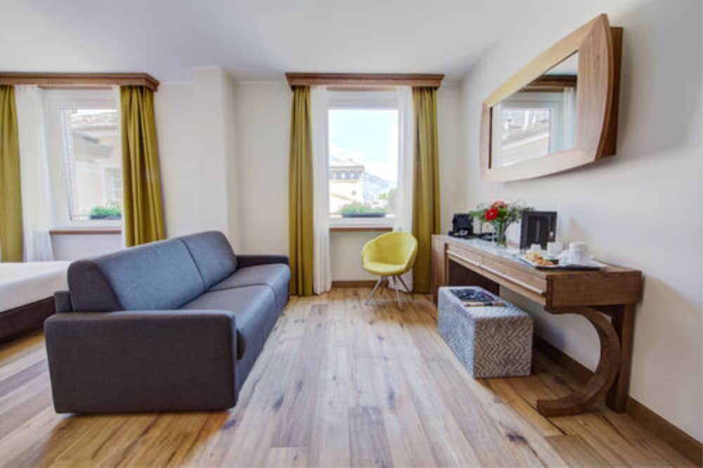 Deluxe Double or Twin Room, Balcony