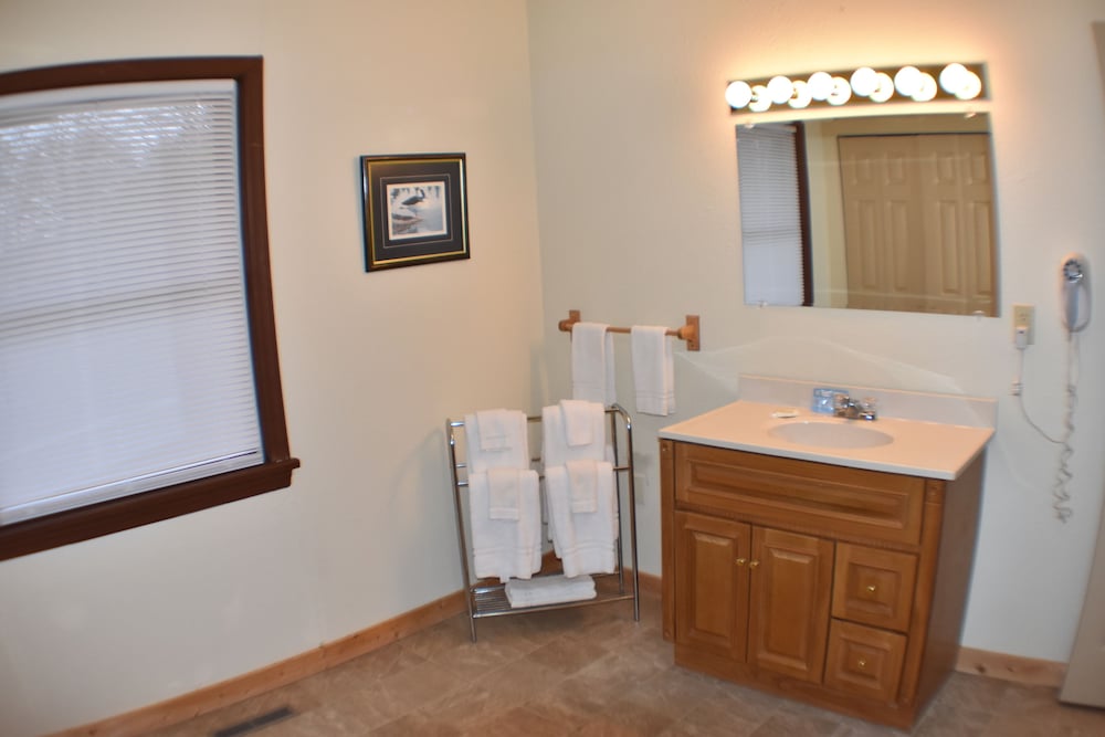 Chestnut Lodge Suite with 3 Bedrooms and Sitting Area photo 2