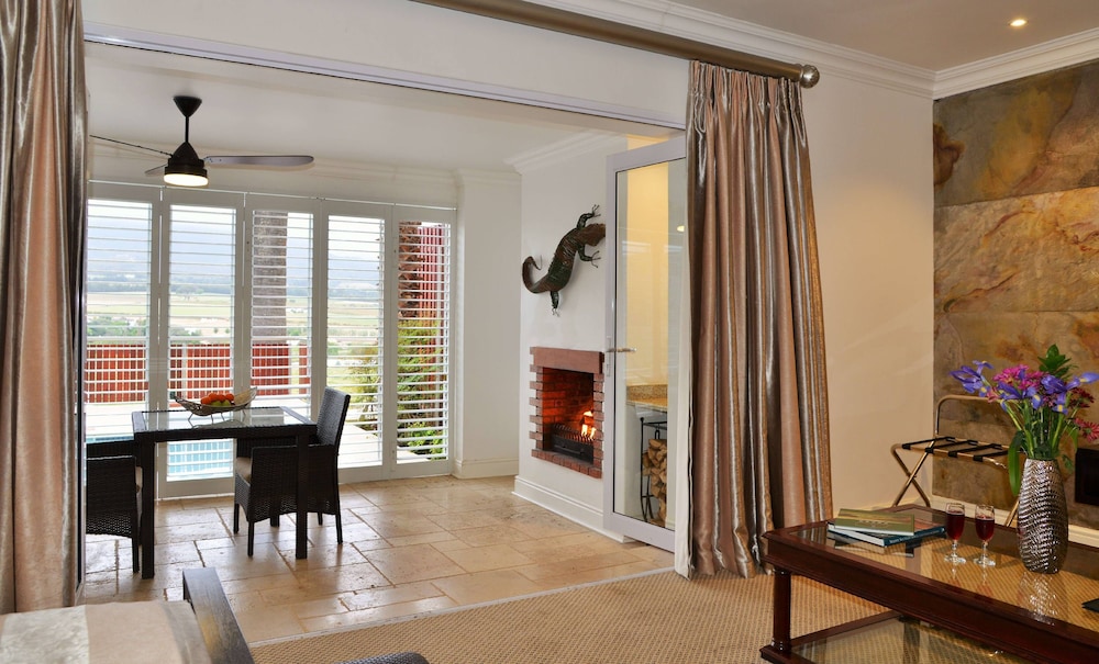 Luxury Five-Star Suite photo 2