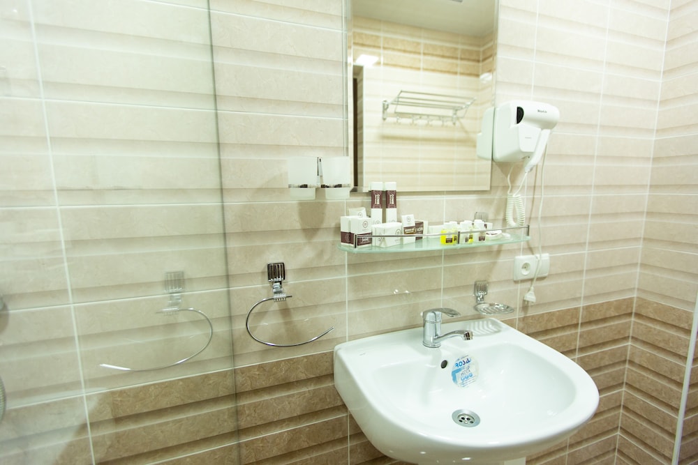 Standard Quadruple Room - Photo 6
