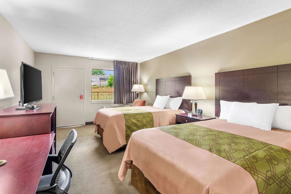 2 Double Beds, Smoking, Upgrade - Photo 3