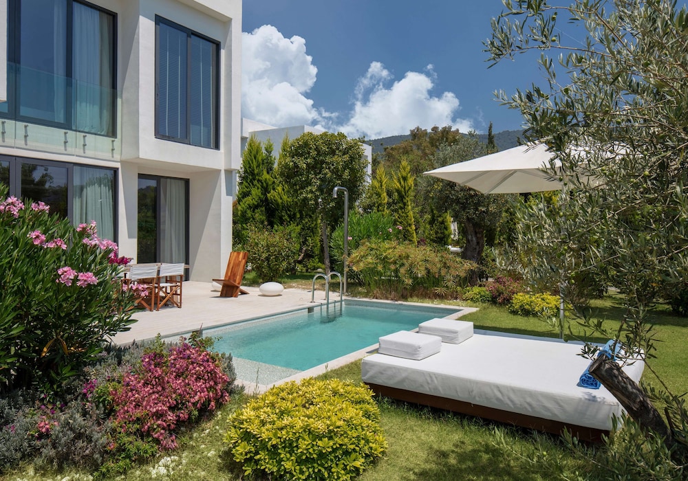 Family Suite with Private Pool and Garden View