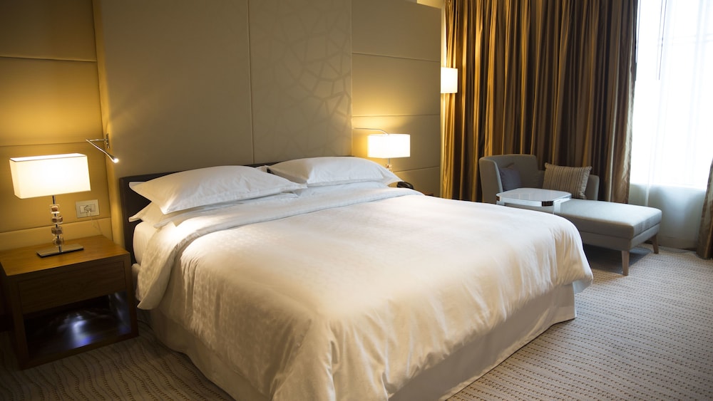 Club Room, 1 King Bed photo 3