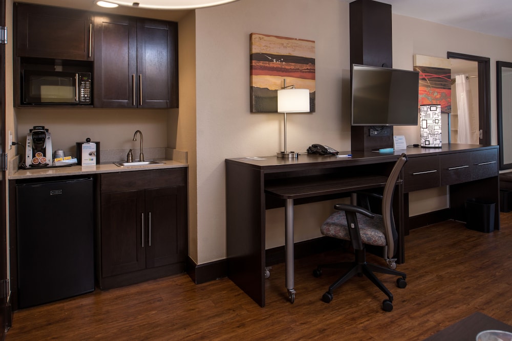 Standard Room, 2 Queen Beds (Extra Floor Space) photo 3