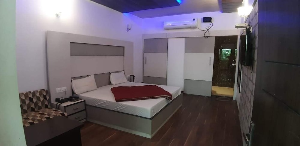 Deluxe Double Room, City View
