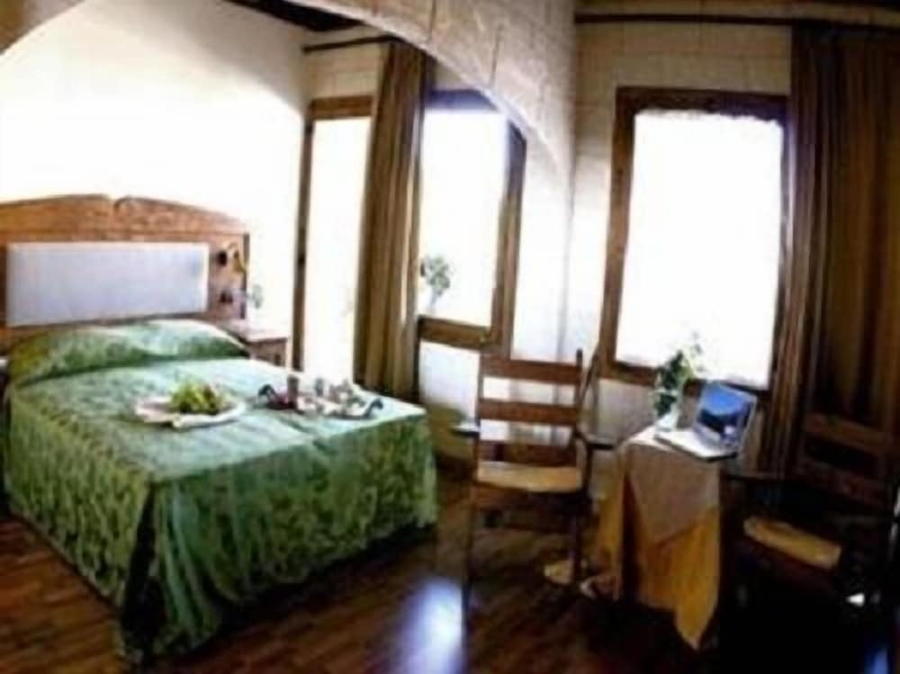 Executive Room - Photo 1