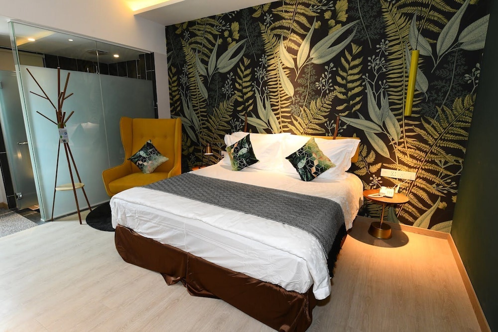 Deluxe King Room - Photo 6