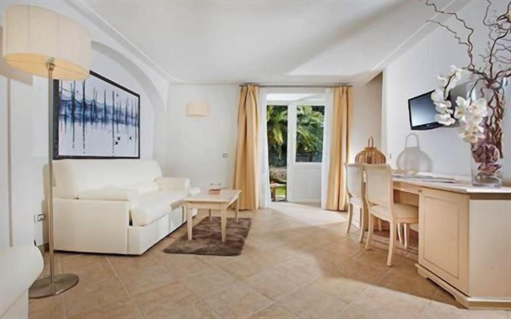 Family Apartment, 1 Bedroom, Partial Sea View - Photo 1