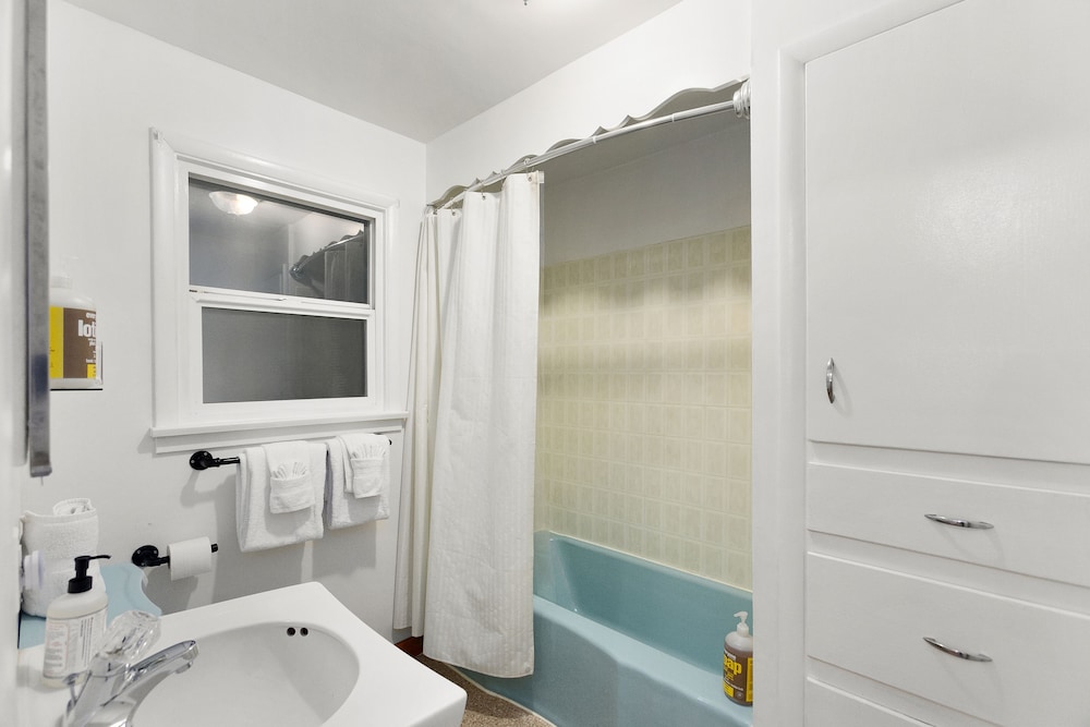 Basic Apartment photo 2