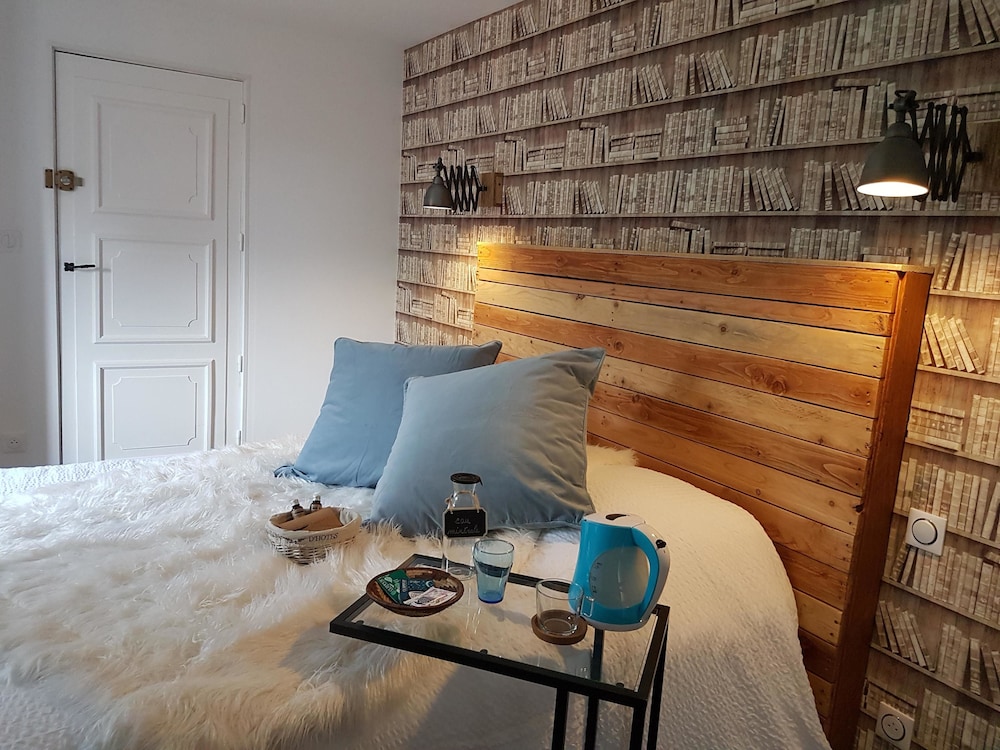 Classic Double or Twin Room, Private Bathroom, Canal View