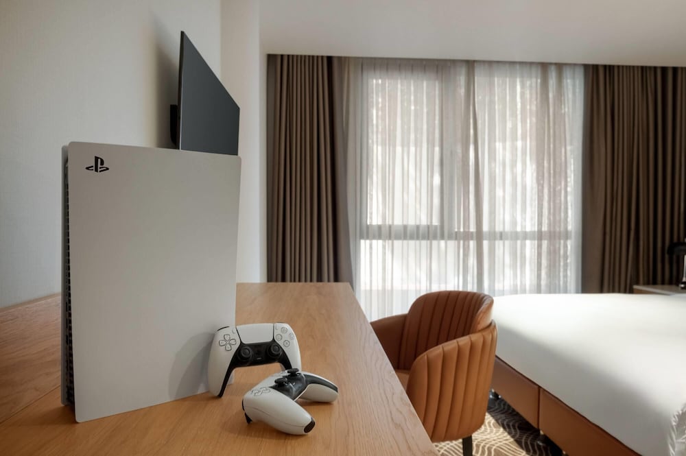Premium Room, 1 King Bed, City View photo 2