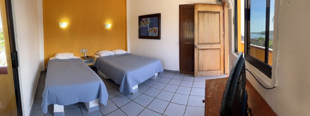 Room (4) photo 2