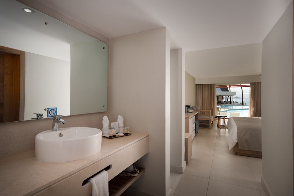 Junior Swim Up Room, Ocean View