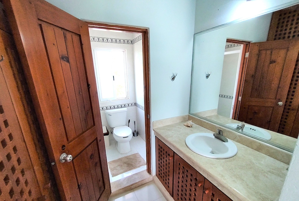 Standard Room, 1 King Bed, Non Smoking, Garden View photo 3