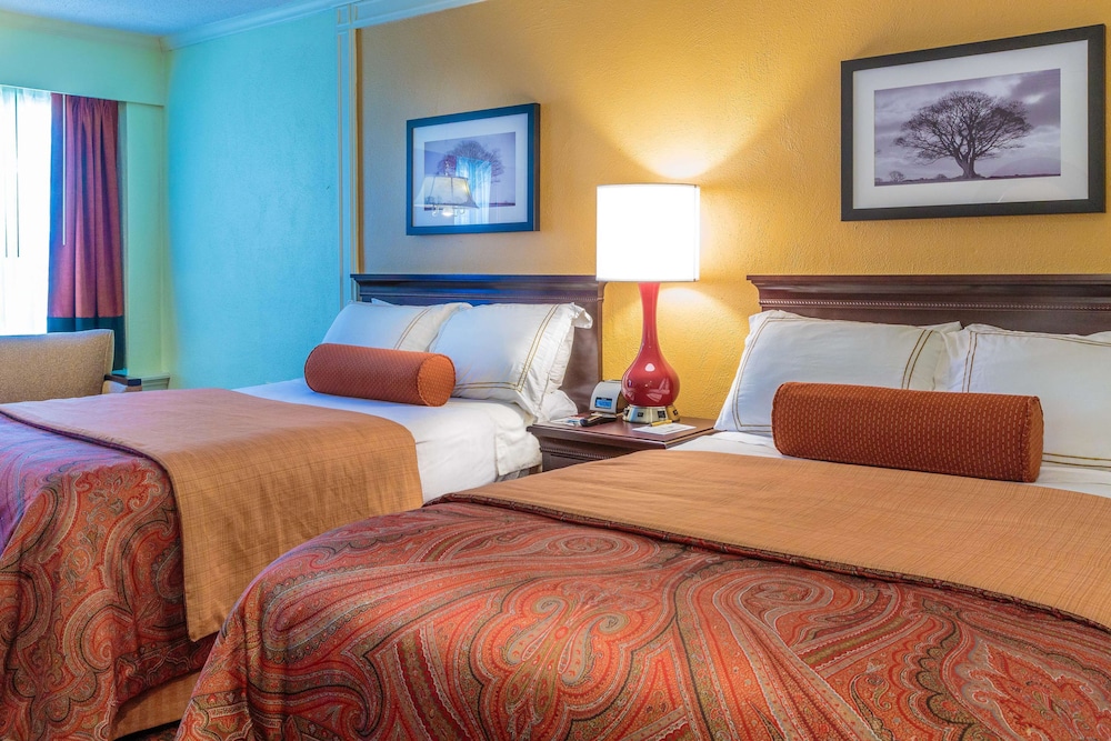 Signature Double Room, 2 Double Beds, Courtyard View photo 1