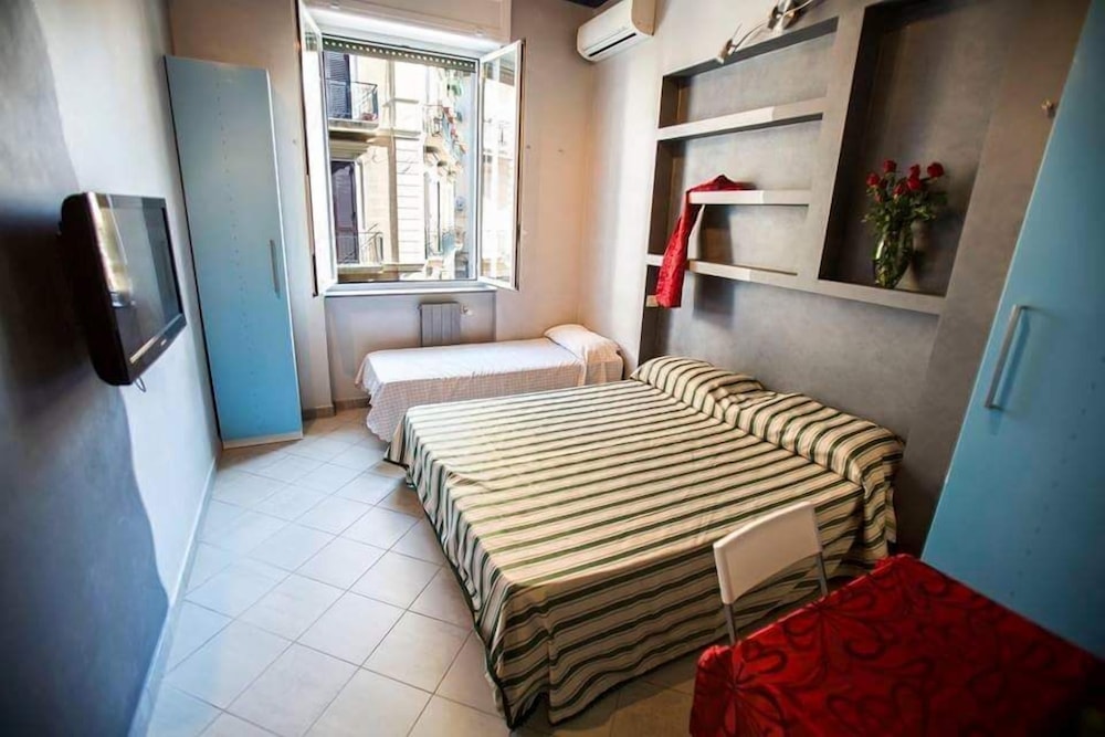 Double Room, Shared Bathroom (Amore)