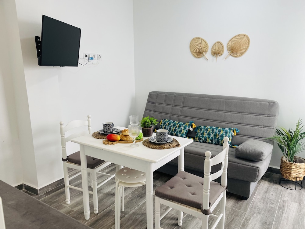 Apartment, Smoking