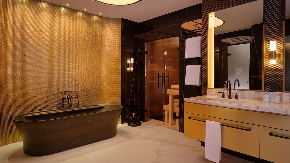 King Suite - Photo 6
