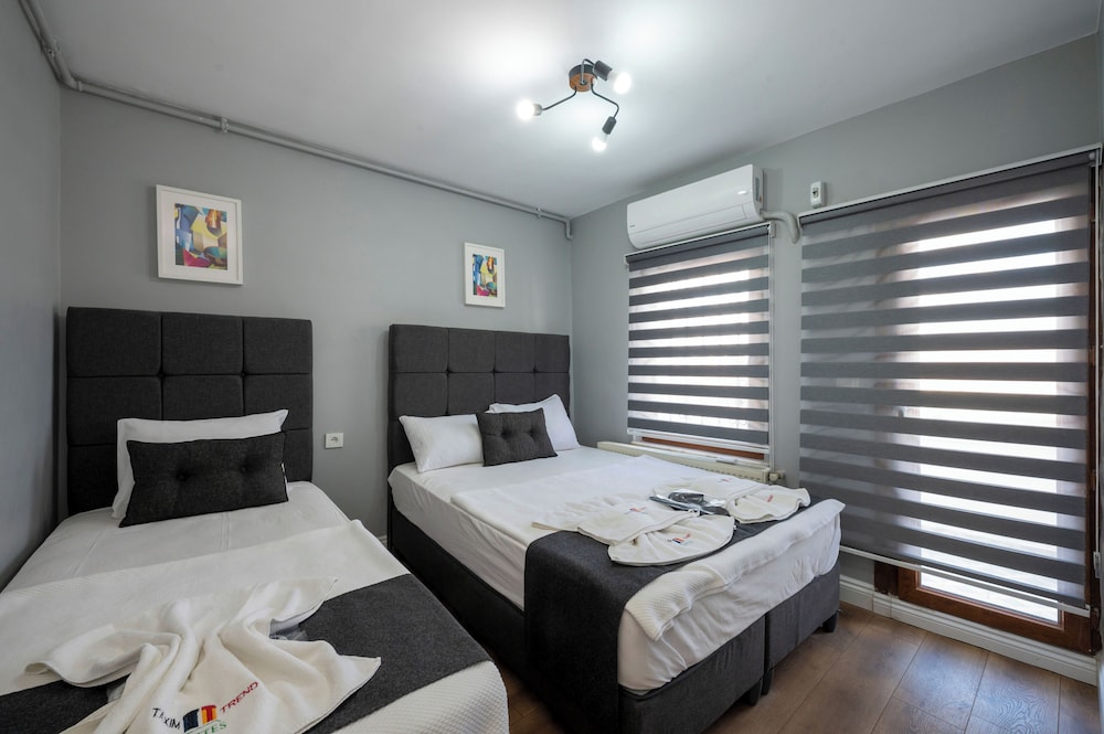 T) Two Bedroom Apartment with Balcony photo 2