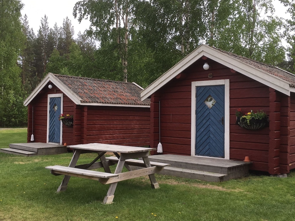 Cabin (4 beds, shared bathroom) photo 1