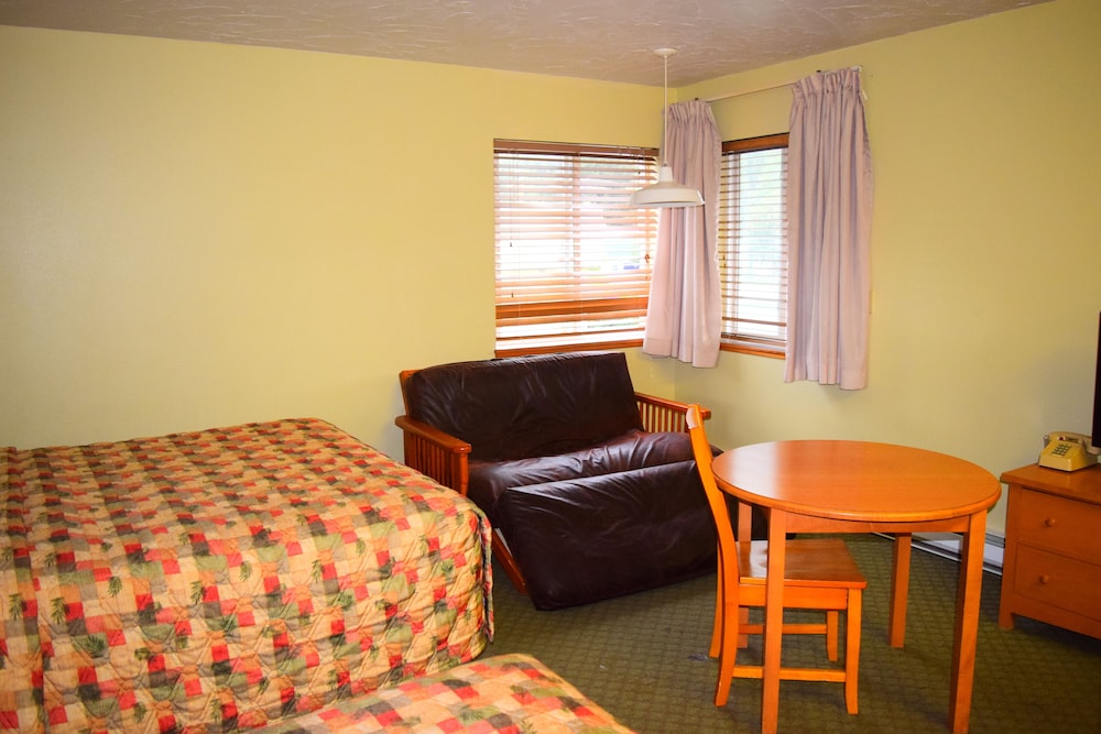 Family Room photo 3