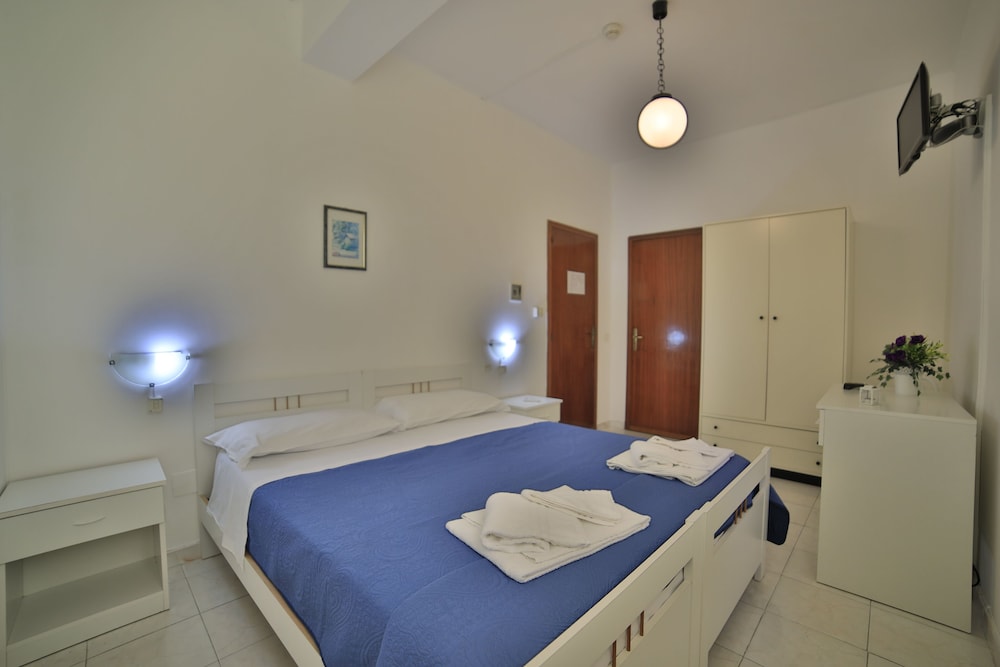 Economy Double or Twin Room photo 3