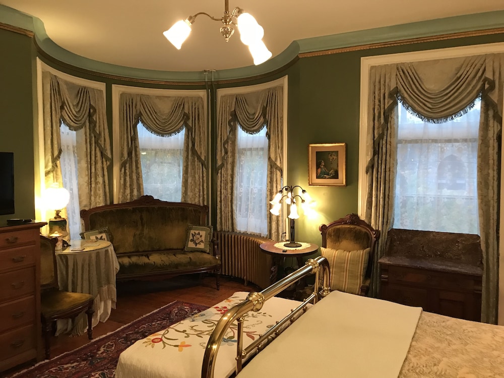 Deluxe Room, 1 Queen Bed