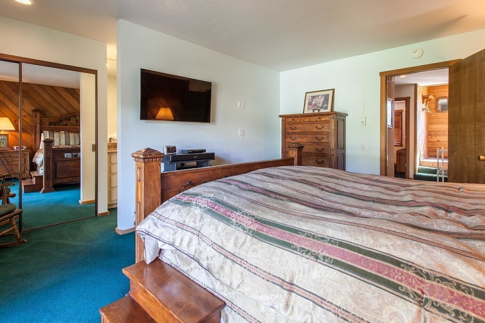 Townhome, 4 Bedrooms (Snowcreek #320 Phase II)